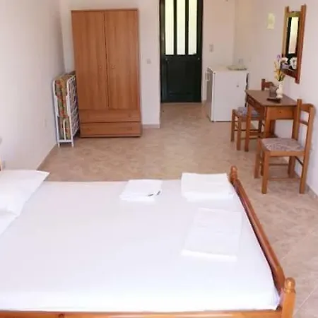 Santas Hotel de apartamente Asprogerakata