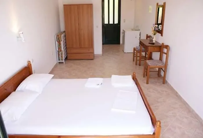 Santas Hotel apartamentowy Asprogerakata